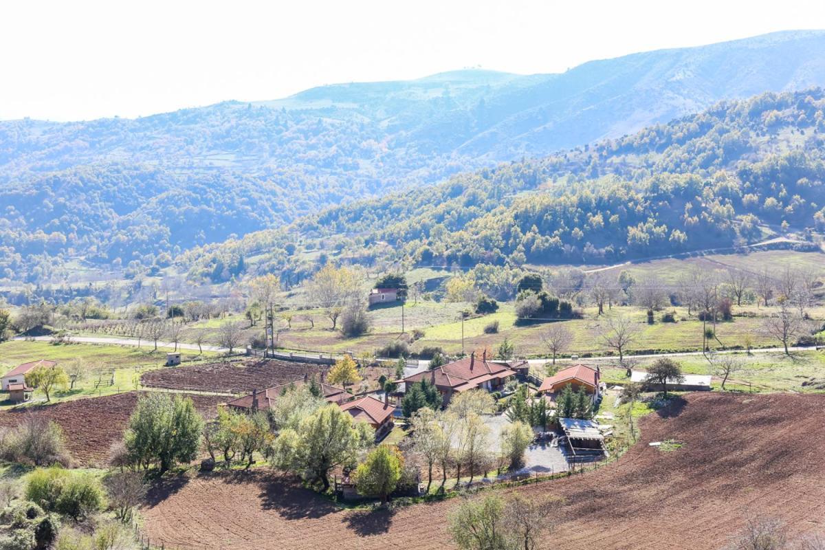 Orias Guesthouse & Farm Калаврита Екстериор снимка