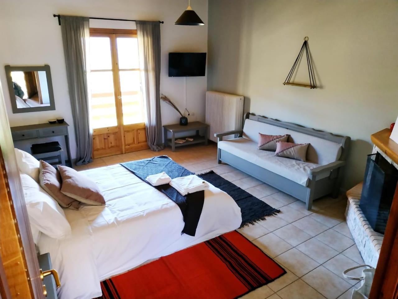 Orias Guesthouse & Farm Калаврита Екстериор снимка